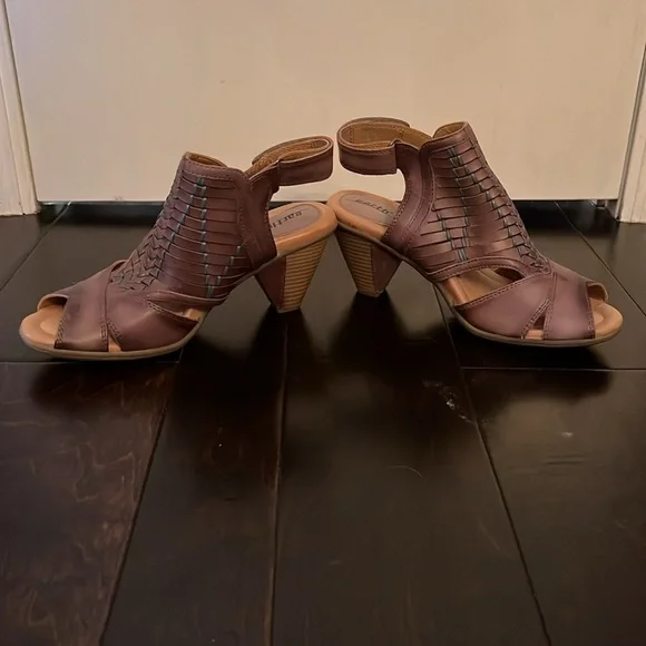 Earth women’s Libra heels - Picture 2 of 10